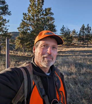 Putting on some miles on up in the forest i went hunting whitetail deer hunting