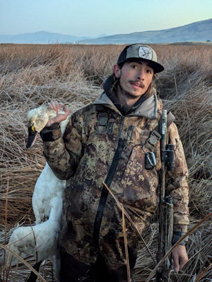 Determination to find & retrieve swan was impressive! tundra swan hunt iwenthunting.com